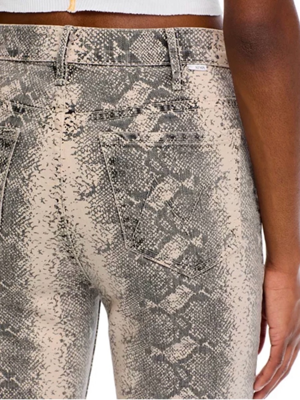 NWT MOTHER "The Hustler" Flood jeans in the "Boa Babe" snake print 27 - Picture 16 of 16